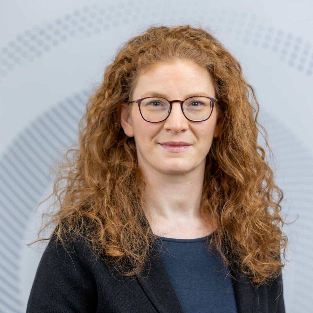 Photo portrait de Stéphanie Binder professeur à l'école rabbinique de Paris.